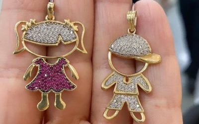 Pingente menino e menina: conheça a história das tradicionais joias destinadas as mães